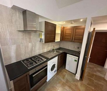 Honeysuckle Gardens, Walthamstow, E17 - Photo 4