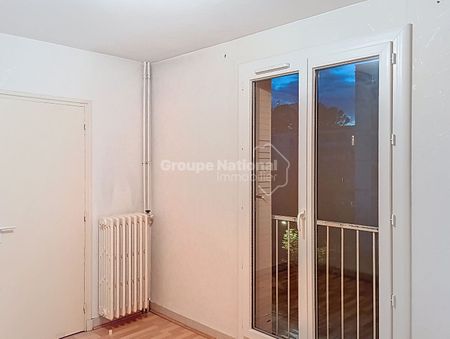Appartement T3 avec balcon situé sur Bourg Saint Andéol, - Photo 4