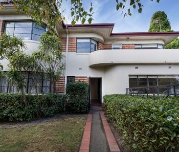 Art Deco Home with Extraordinary Space - Photo 1