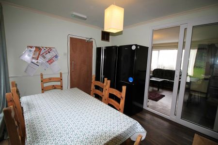 6 bedroom detached house to rent - Photo 3