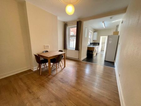 3 bedroom terraced house to rent - Photo 4