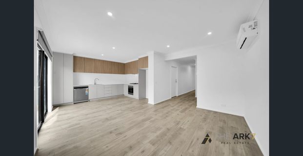 Modern Brand New 4 Bedroom Townhouse for Rent - Photo 1