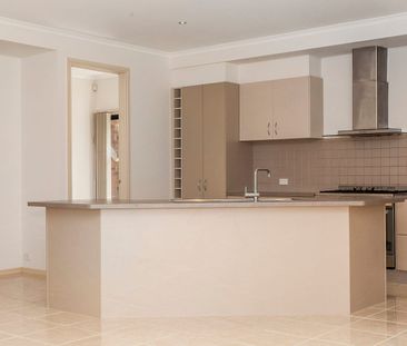 CONVENIENT LIFESTYLE LOCATION! - Photo 3