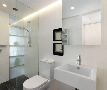 Fully Furnished sanctuary of comfort - Photo 6