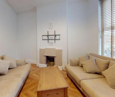 6 bedroom house to rent - Photo 1