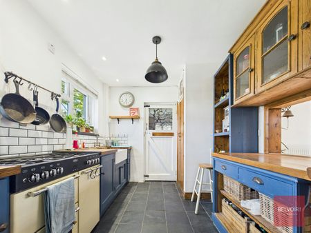 Semi-detached house to rent on - Photo 2