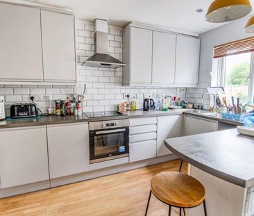 1 bedroom in a house share to rent - Photo 4