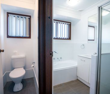 Three Bedroom Family Home - Photo 4