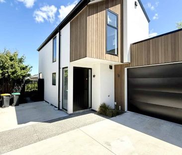 Two Bedroom Executive Townhouse - Photo 4