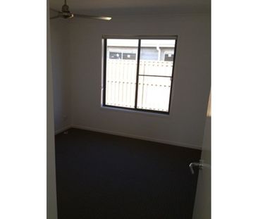 38 Scarborough Circuit, Blacks Beach - Photo 2