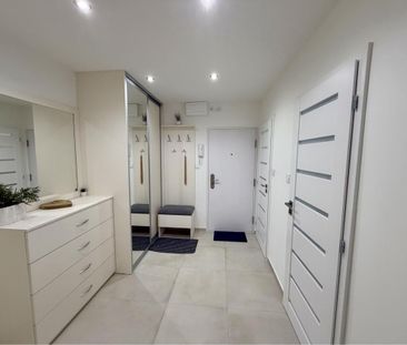 PRENÁJOM-NADŠTANDARDNÝ 2-IZBOVÝ BYT V ŠIRŠOM CENTRE NOVÝCH ZÁMKOV –... – Fotografia 4