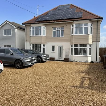 4 bedroom detached house to rent - Photo 3