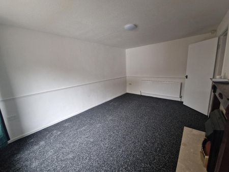 3 Bed Terraced House, Royston Close, NG2 - Photo 3