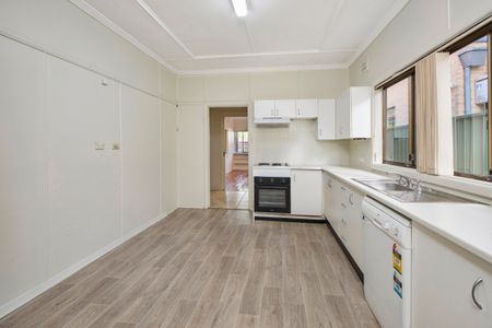 663 Kingsway - Photo 2