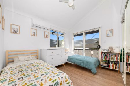 Spacious, Luxury Living Townhouse - Photo 3