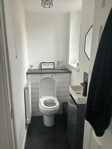 2 bedroom terraced house to rent - Photo 4