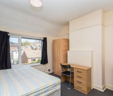 4 bedroom terraced house to rent - Photo 5