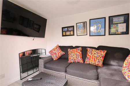 3 bedroom semi-detached house to rent - Photo 3