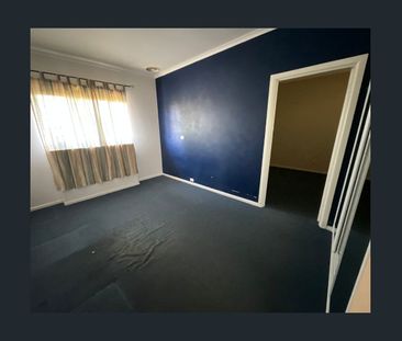 Classic 4 bedroom home - Photo 3