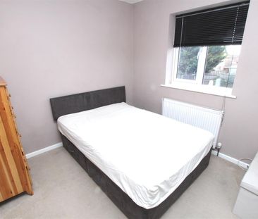 2 bedroom Maisonette to let - Photo 4