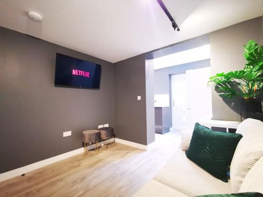 3 bedroom ground floor flat to rent - Photo 1