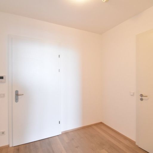 Komfortable 2 - Zimmer Wohnung mit Fernblick | Loggia | ab sofort - Photo 1