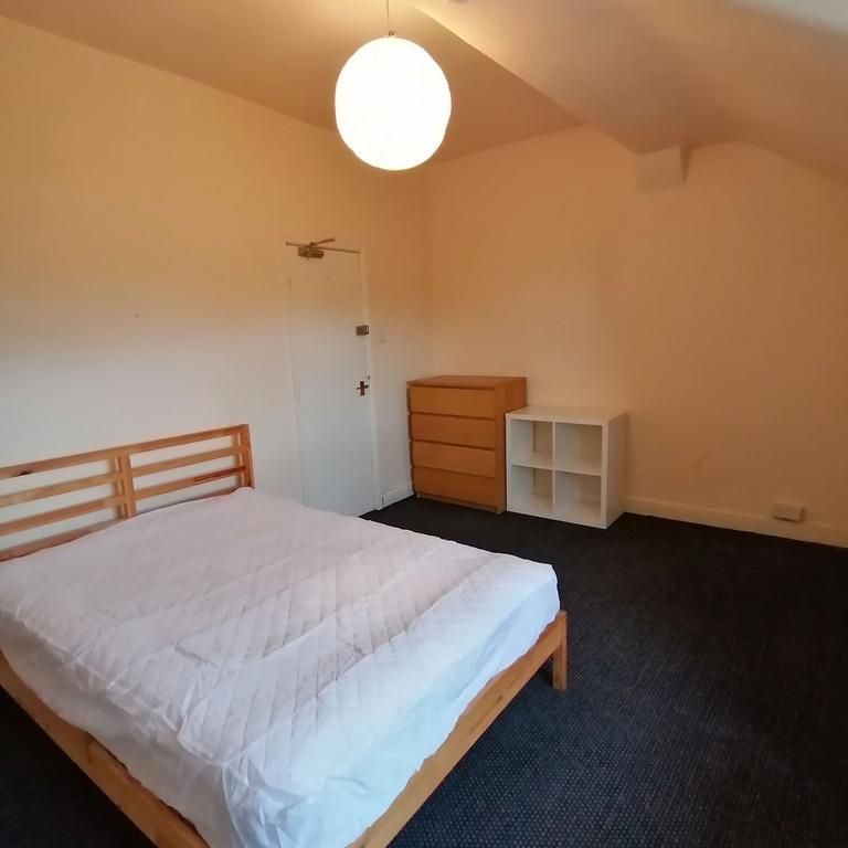 6 bedroom house to rent - Photo 1