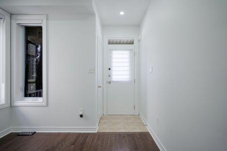 For Lease - 74 Amos Lehman Way, Whitchurch-Stouffville, Ontario - Photo 2