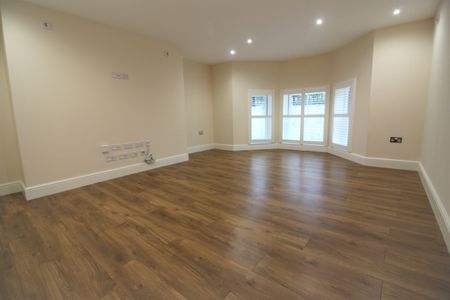 New London Road, Chelmsford - Photo 2