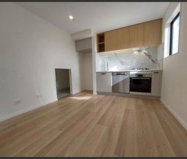 Modern sunny 2 Bedroom home! - Photo 3