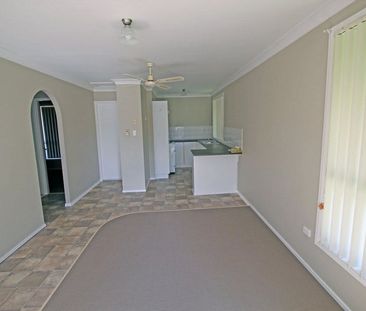 Tidy 2 bedroom unit in quiet area - Photo 2