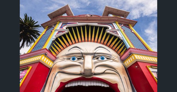 MODERN 1 BEDROOM APARTMENT - Photo 1