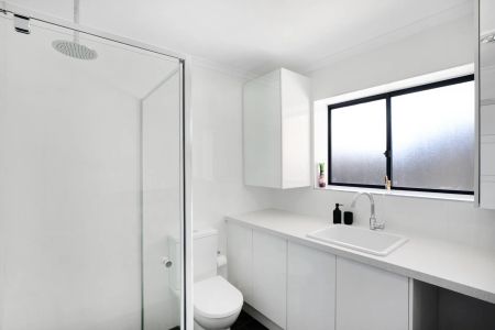 Fully renovated two bedroom homette includes water use and supply - Photo 2