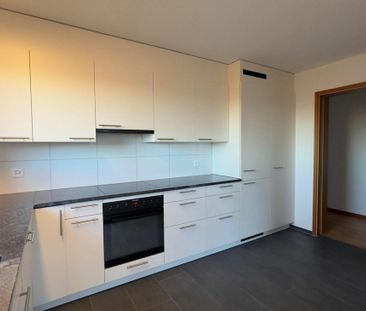 Charmante 5.5 Zimmer-Dachwohnung in Sirnach zu vermieten - Photo 2