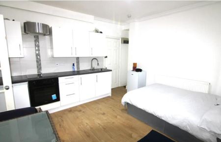 Studio to rent - Photo 2