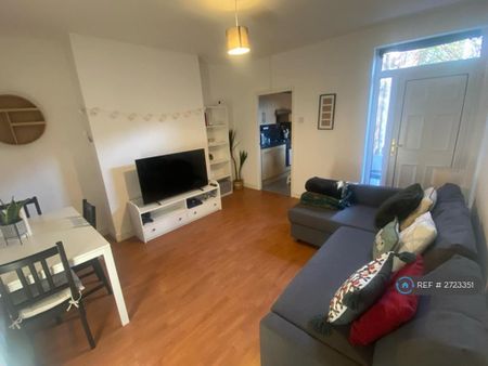 2 bedroom flat to rent - Photo 3