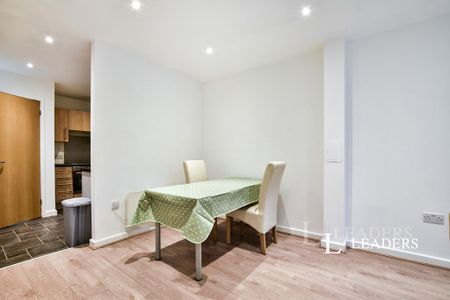 2 bedroom flat to rent - Photo 4
