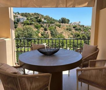 4 bedroom luxury penthouse for rent in Benahavís, Andalusia - Photo 1