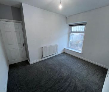 4 bedroom terraced house to rent - Photo 3