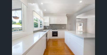 Warm, Modern & Family-Friendly Living in Prime Turvey Park - Photo 2