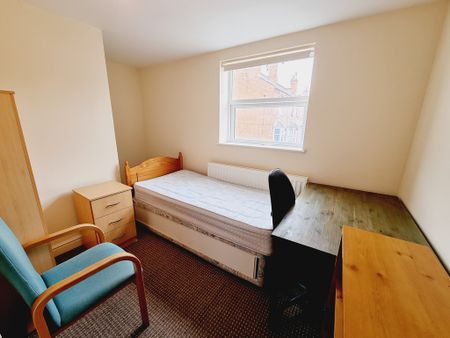 3 Bed Student Accommodation - Photo 3