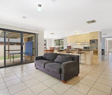 Modern Family Living in a Quiet, Convenient Thurgoona Location - Photo 2