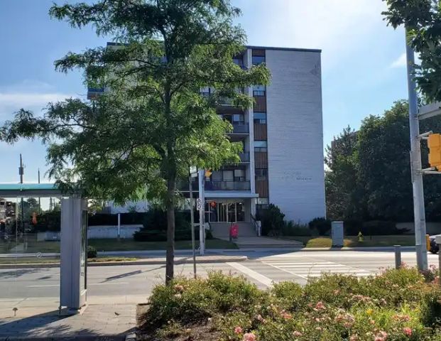 1 Bedroom Apartment Available | 1059 Don Mills Road, Toronto - Photo 1