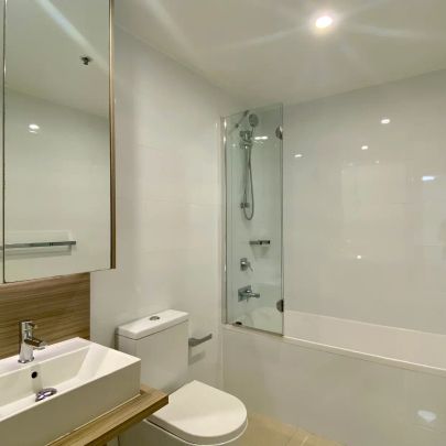 2-bedroom Northeast Facing Modern Apartment for lease! - Photo 1