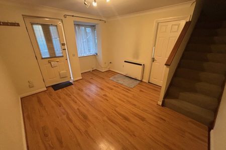 Barnum Court, SWINDON - Photo 5