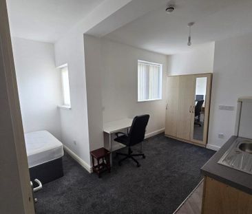 1 bedroom block of apartments to rent - Photo 3