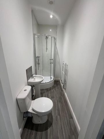 11 bedroom house share to rent - Photo 4