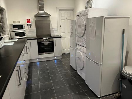 1 bedroom in a house share to rent - Photo 5