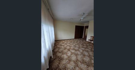 WELL MAINTAINED FAMILY HOME - Photo 4