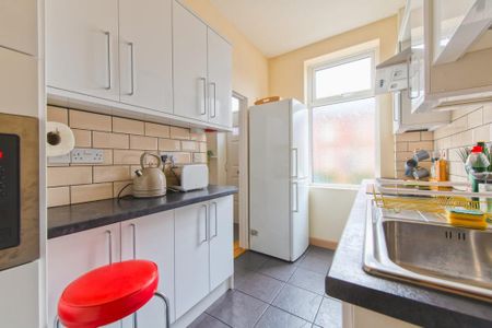 3 bedroom terraced house to rent - Photo 5